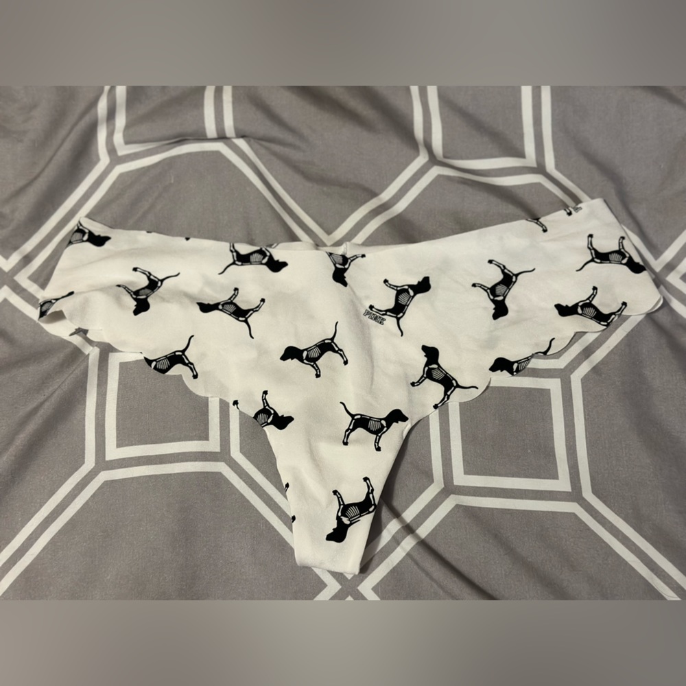 PINK Victoria's Secret Halloween Graphic No Show Seamless scalloped thong panty